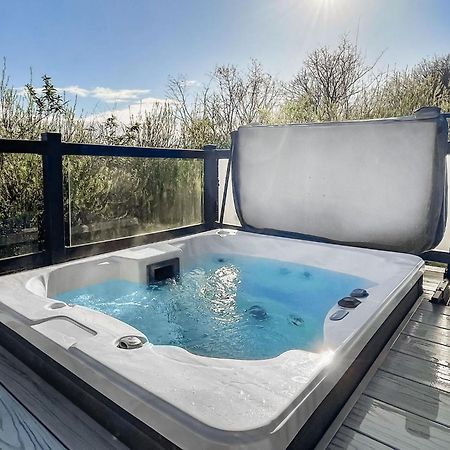 Cheddar Woods Resort And Spa Екстериор снимка