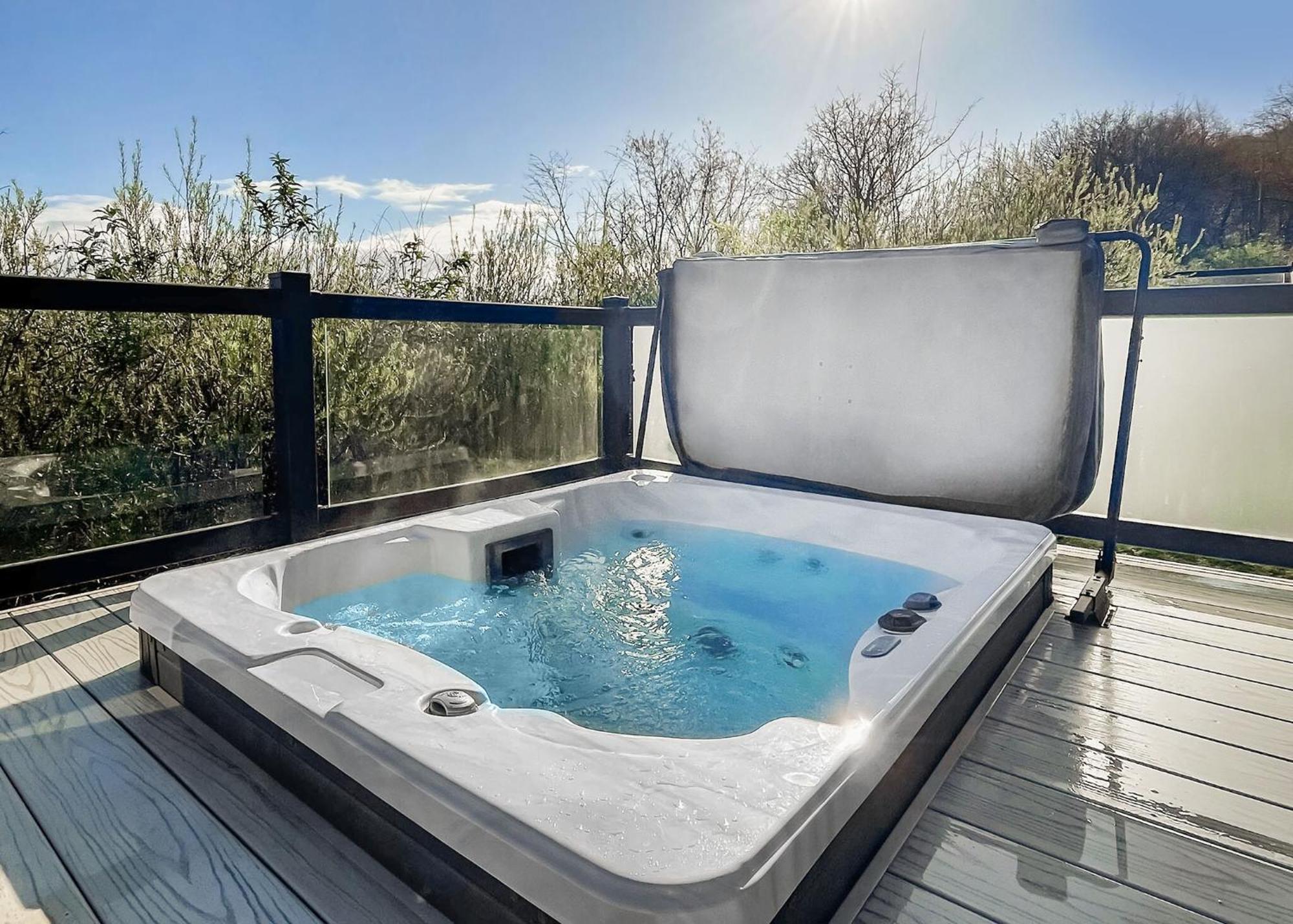Cheddar Woods Resort And Spa Екстериор снимка